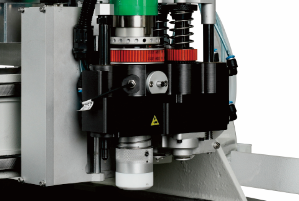 切割、划线、冲孔一次性完成，操作简单高效
