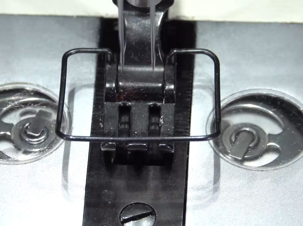 同步送料不跑步，缝料不滑移