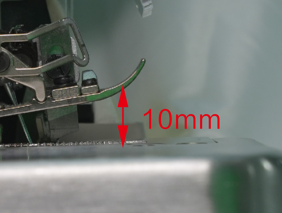 “10mm”超大压脚高度，放料轻松