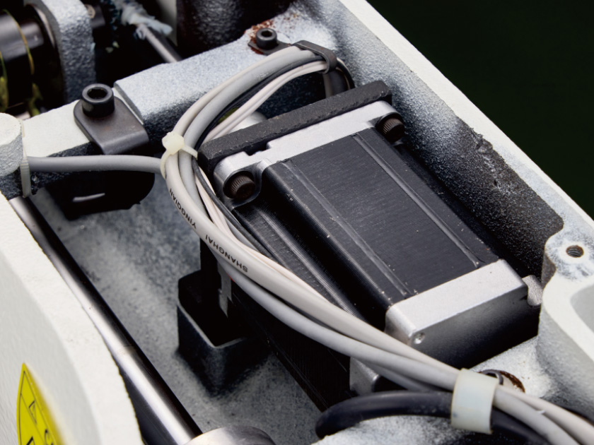 厚薄智能升降中压脚，提升缝制品质