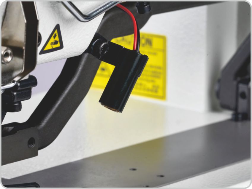 操作位加镭射灯，定位准